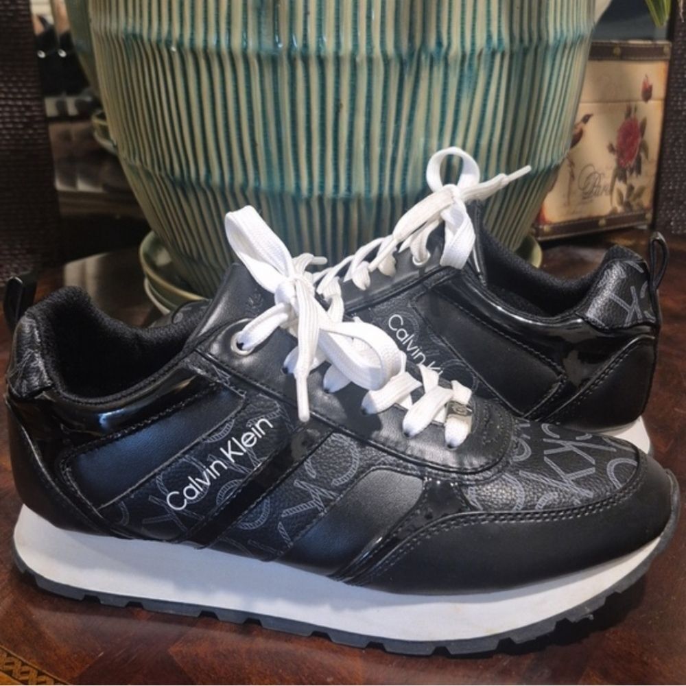 Calvin Klein Monochrome Lace-Up Sneakers Size 7.5